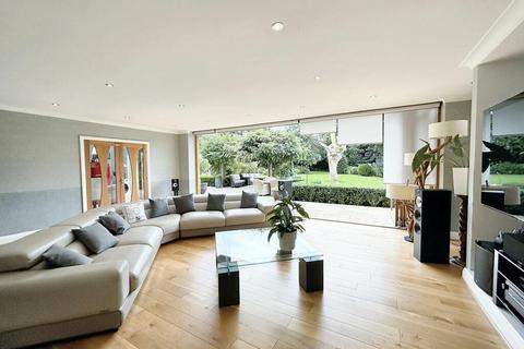 5 bedroom detached house to rent, Pitville Gardens , London  SE25