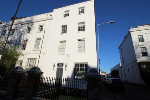 2 bedroom apartment to rent, Willes Road, Leamington Spa