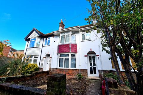 3 bedroom terraced house to rent, Cedar Gardens, Southampton SO14