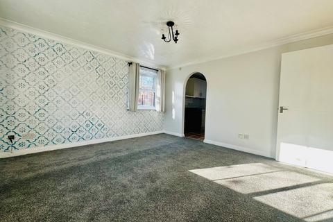 2 bedroom flat to rent, Chelveston Crescent, Hampshire SO16