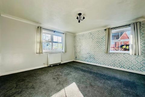 2 bedroom flat to rent, Chelveston Crescent, Hampshire SO16