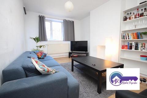 3 bedroom flat to rent, London E2