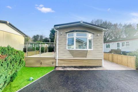 1 bedroom bungalow for sale, Court Farm Park, Warlingham, Surrey, CR6 9YA