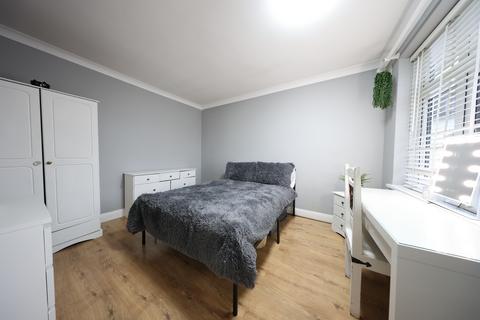 14 Ashley Gardens, Grays, RM16 2LR