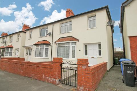 3 bedroom semi-detached house to rent, Ellis Avenue, Rhyl LL18