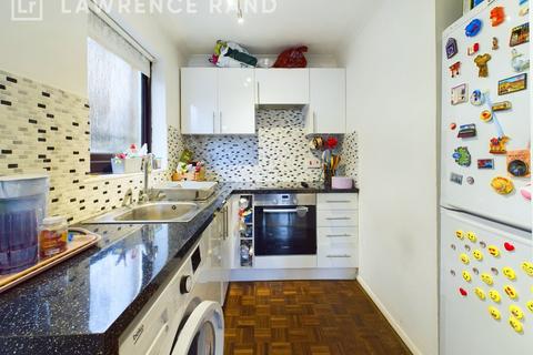 1 bedroom flat for sale, Oak Avenue, Ickenham, Uxbridge, Middlesex, UB10