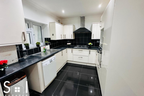 5 bedroom terraced house to rent, Salisbury Road, Southall, UB2 5QJ