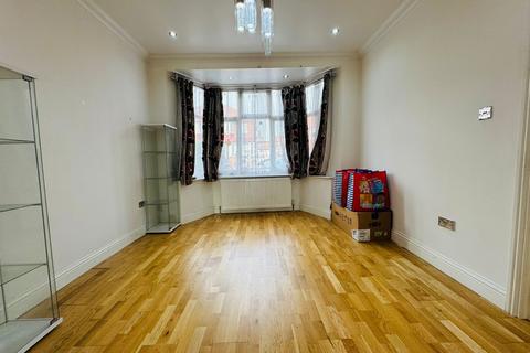 3 bedroom terraced house to rent, Ennerdale Drive, London