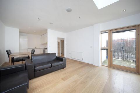 2 bedroom flat to rent, St John's Hill, London SW11