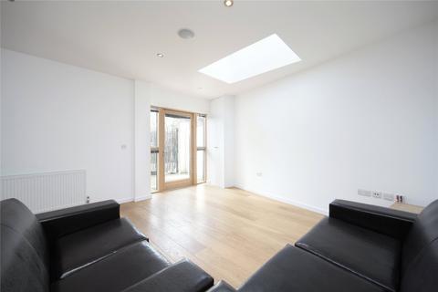 2 bedroom flat to rent, St John's Hill, London SW11