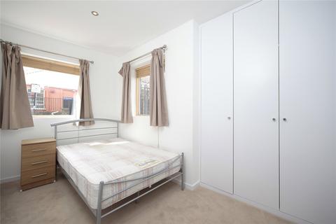 2 bedroom flat to rent, St John's Hill, London SW11