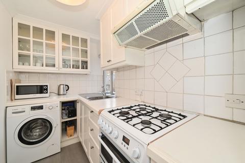 1 bedroom apartment to rent, Gilston Road, SW10