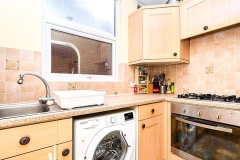 2 bedroom flat to rent, Cavendish Grove, Hampshire SO17