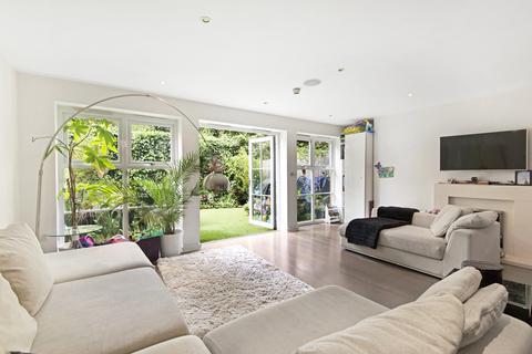 4 bedroom house to rent, Wendle Square, SW11