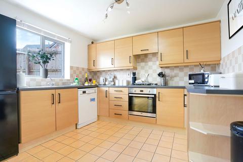 4 bedroom house to rent, School Lane, Grange Park NN4