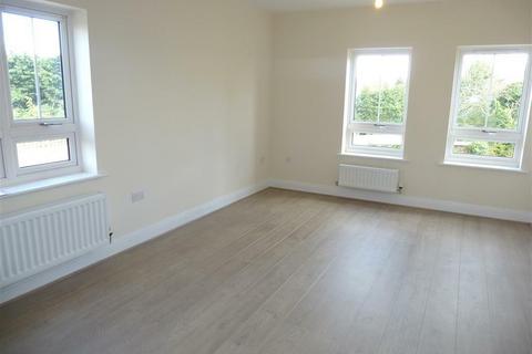 2 bedroom flat to rent, Kingfisher Drive, Maidenhead