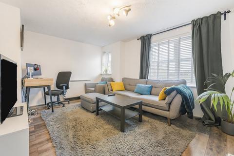 2 bedroom apartment for sale, Elm Park, Reading, Berkshire