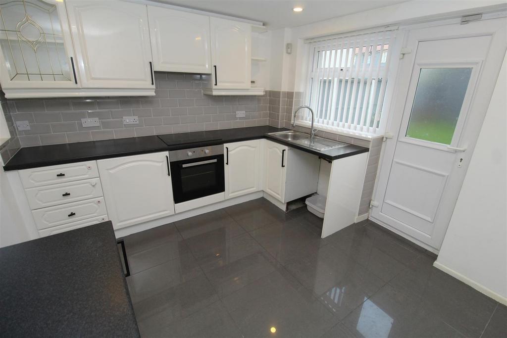 Kitchen2.JPG