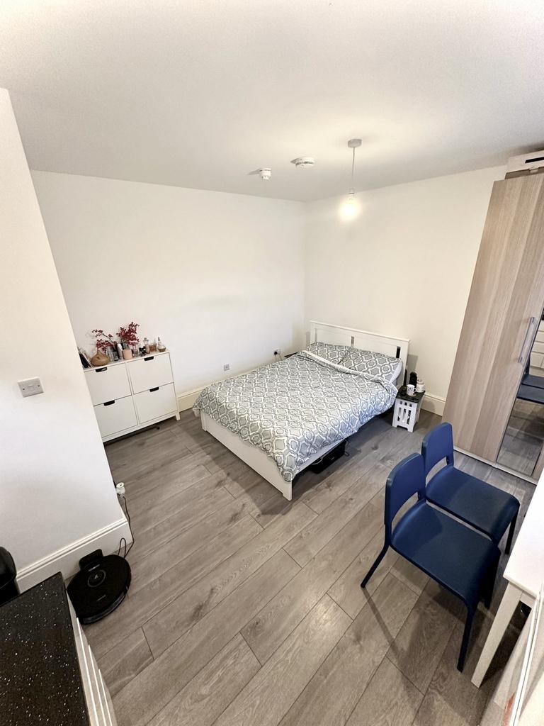 A Spacious First Floor Self-Contained Studio Flat