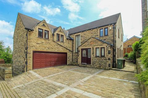 4 bedroom detached house for sale, Strands Court, Wakefield WF4