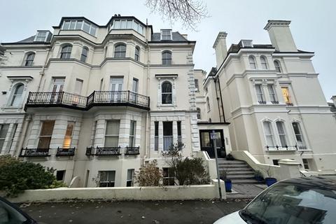 2 bedroom flat to rent, Trinity Crescent, Folkestone, CT20