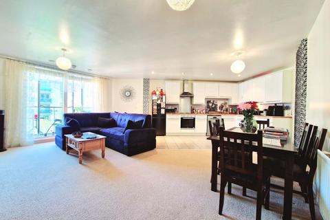 2 bedroom flat for sale, Ealing Road, Brentford TW8