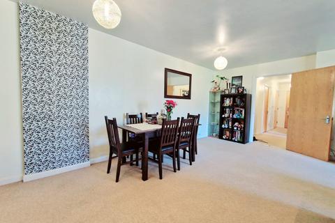 2 bedroom flat for sale, Ealing Road, Brentford TW8