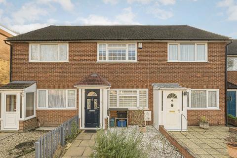 2 bedroom house to rent, Chelsea Close, Hampton TW12