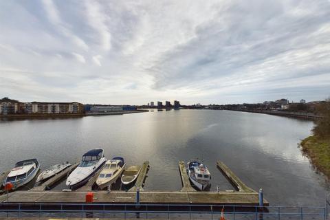 2 bedroom flat to rent, Quay 2000 Horseshoe Bridge, Southampton