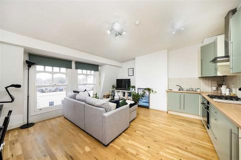 1 bedroom flat to rent, High Street, Teddington TW11