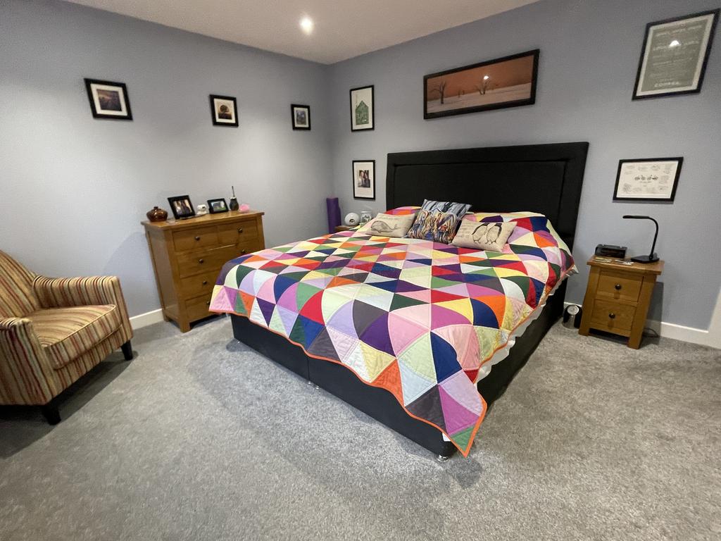 Bedroom 1a.JPG