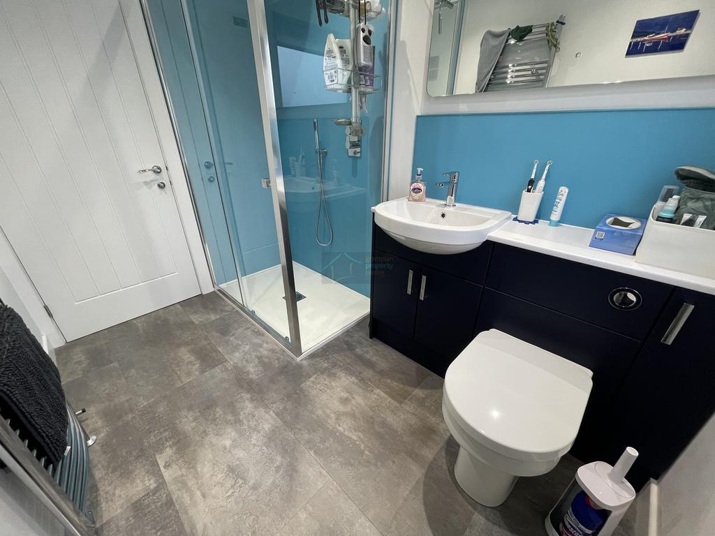 Shower rm.JPG