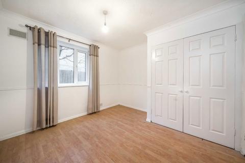 2 bedroom flat to rent, Spring Grove, Mitcham CR4