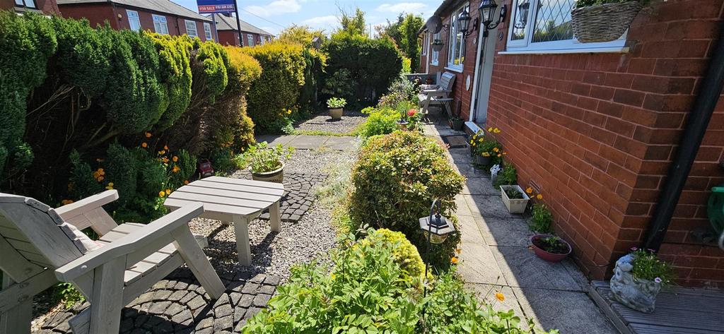 Front garden spring photo .jpg