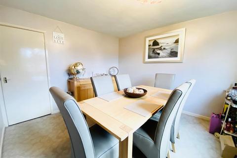 5 Heys Road, Ashton-under-lyne, OL6 6NZ