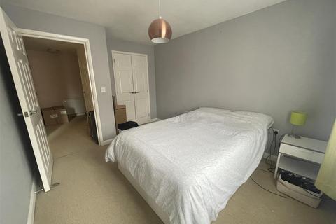 2 bedroom apartment to rent, Cardinal House, Farnborough GU14