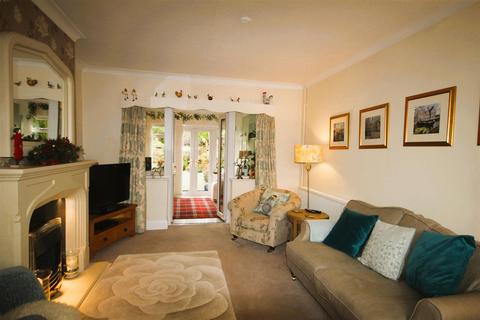 24 Greenfield Crescent, Cheadle, Stoke-on-trent, ST10 1JX