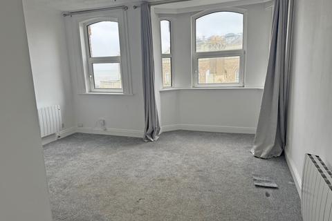 2 bedroom apartment to rent, St. Thomas Street, Ryde