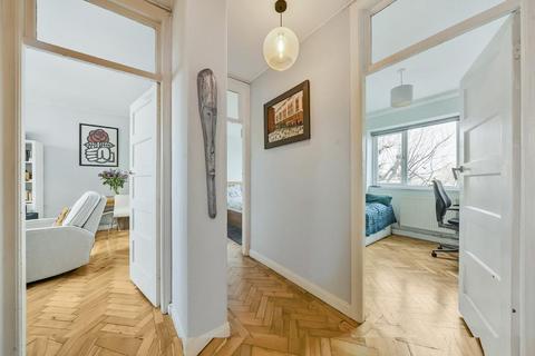 Flat 18, Hartington Court Lansdowne Way, London, SW8 2EB
