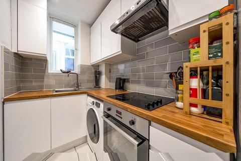Flat 18, Hartington Court Lansdowne Way, London, SW8 2EB