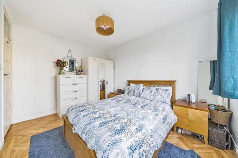 Flat 18, Hartington Court Lansdowne Way, London, SW8 2EB