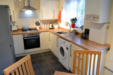 2 bedroom mews to rent, The Spinney, Sandbach