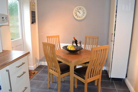 2 bedroom mews to rent, The Spinney, Sandbach