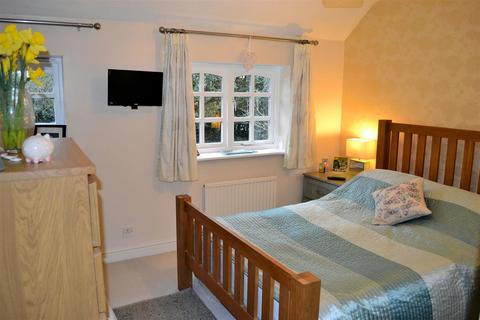 2 bedroom mews to rent, The Spinney, Sandbach