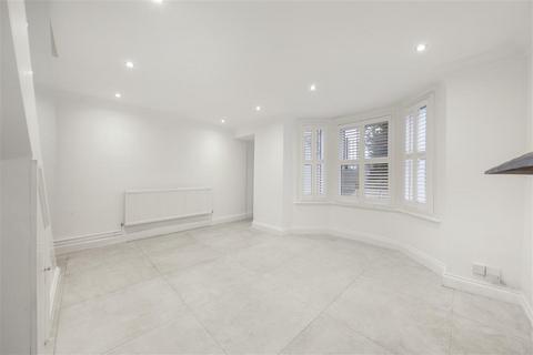 3 bedroom maisonette for sale, North Street, SW4