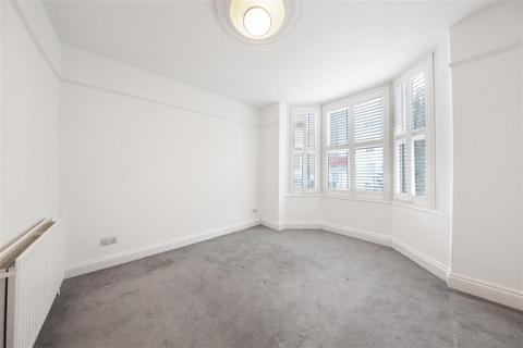 3 bedroom maisonette for sale, North Street, SW4