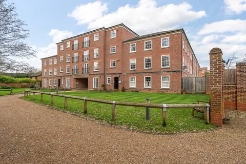 2 bedroom flat for sale, Portsmouth Road, Milford, Godalming, GU8