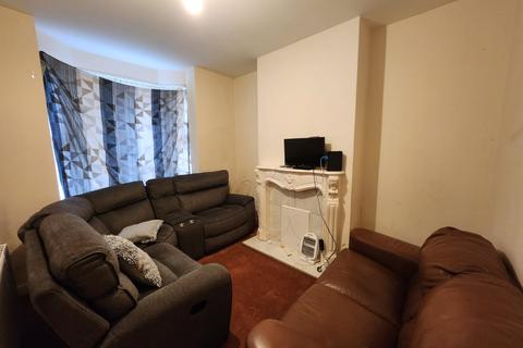 4 bedroom terraced house to rent, Stanley Terrace, Leeds, LS9 7AF