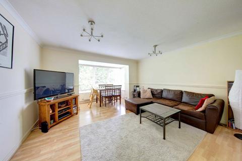 2 bedroom flat to rent, Teddington Park, Teddington TW11