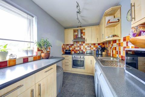 2 bedroom flat to rent, Teddington Park, Teddington TW11